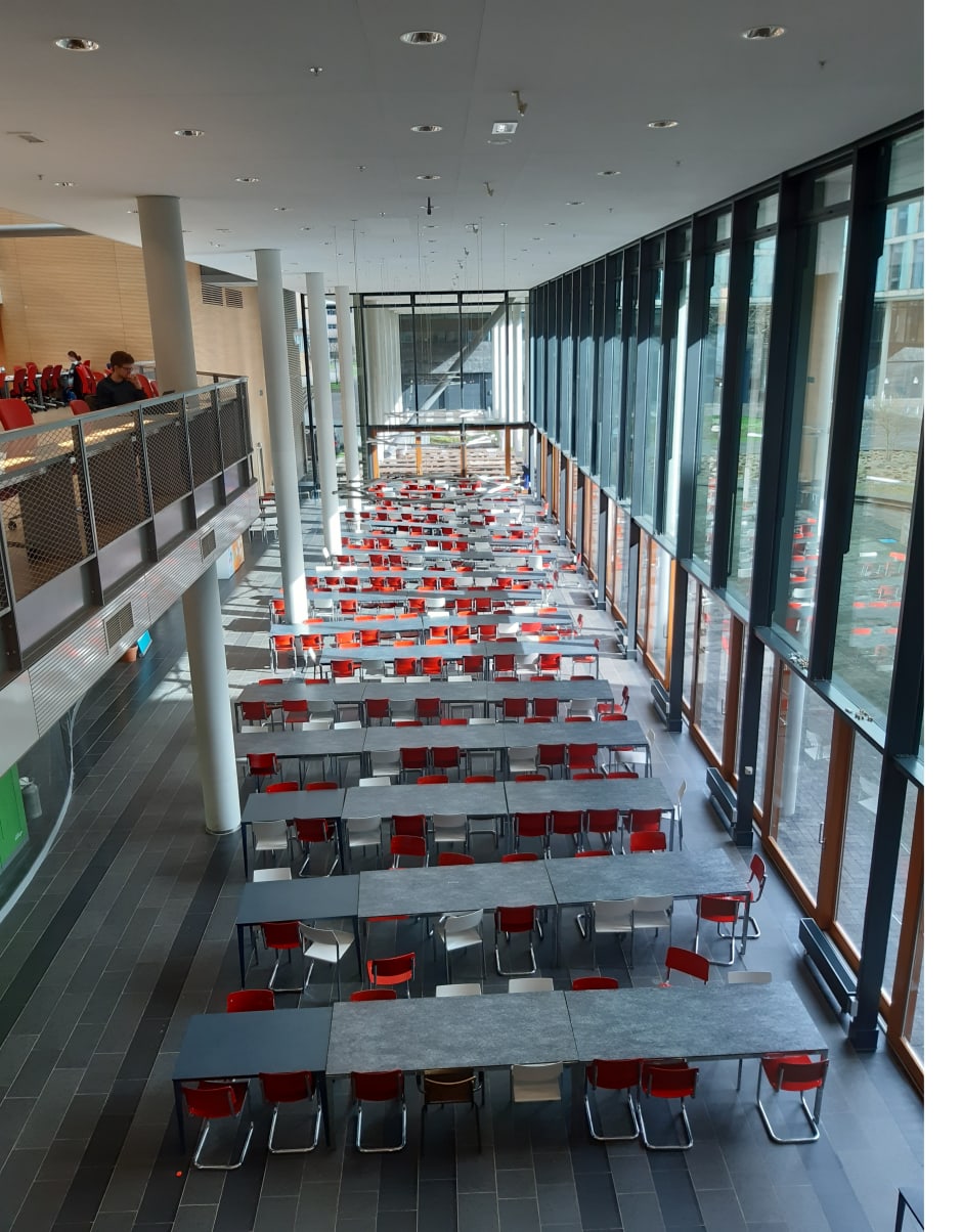 Uitgestorven kantine op Science Park